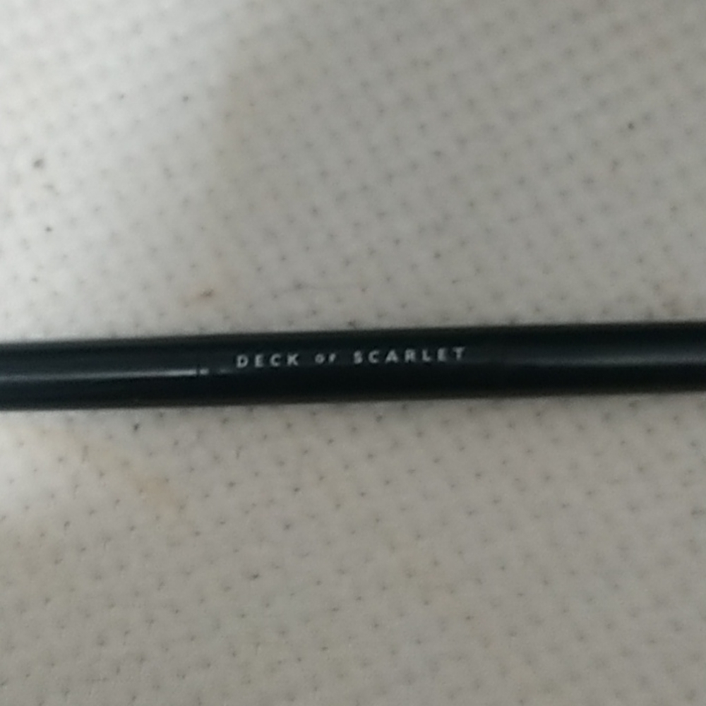 Deck if Scarlett lip liner